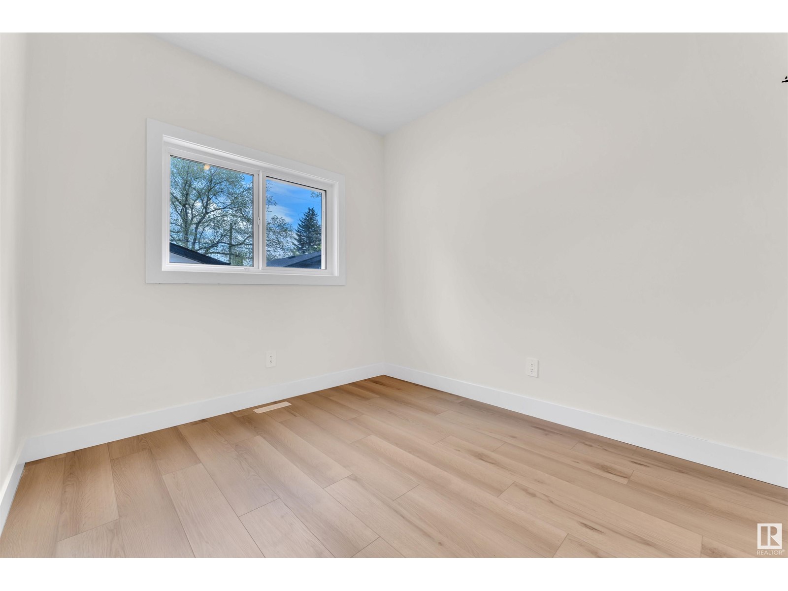Photo 16 of 10725 132 St Nw, Edmonton AB