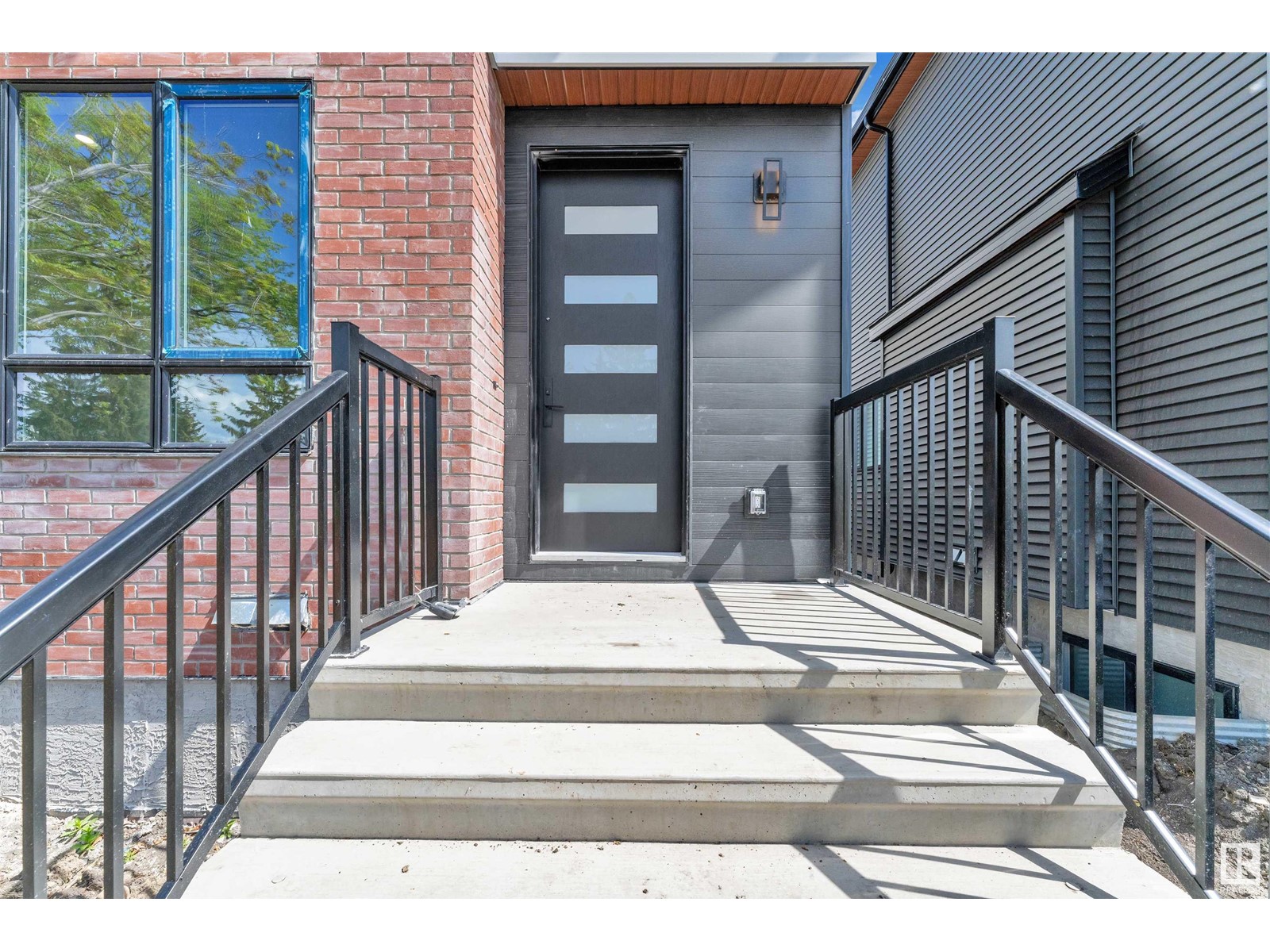 Photo 4 of 10725 132 St Nw, Edmonton AB