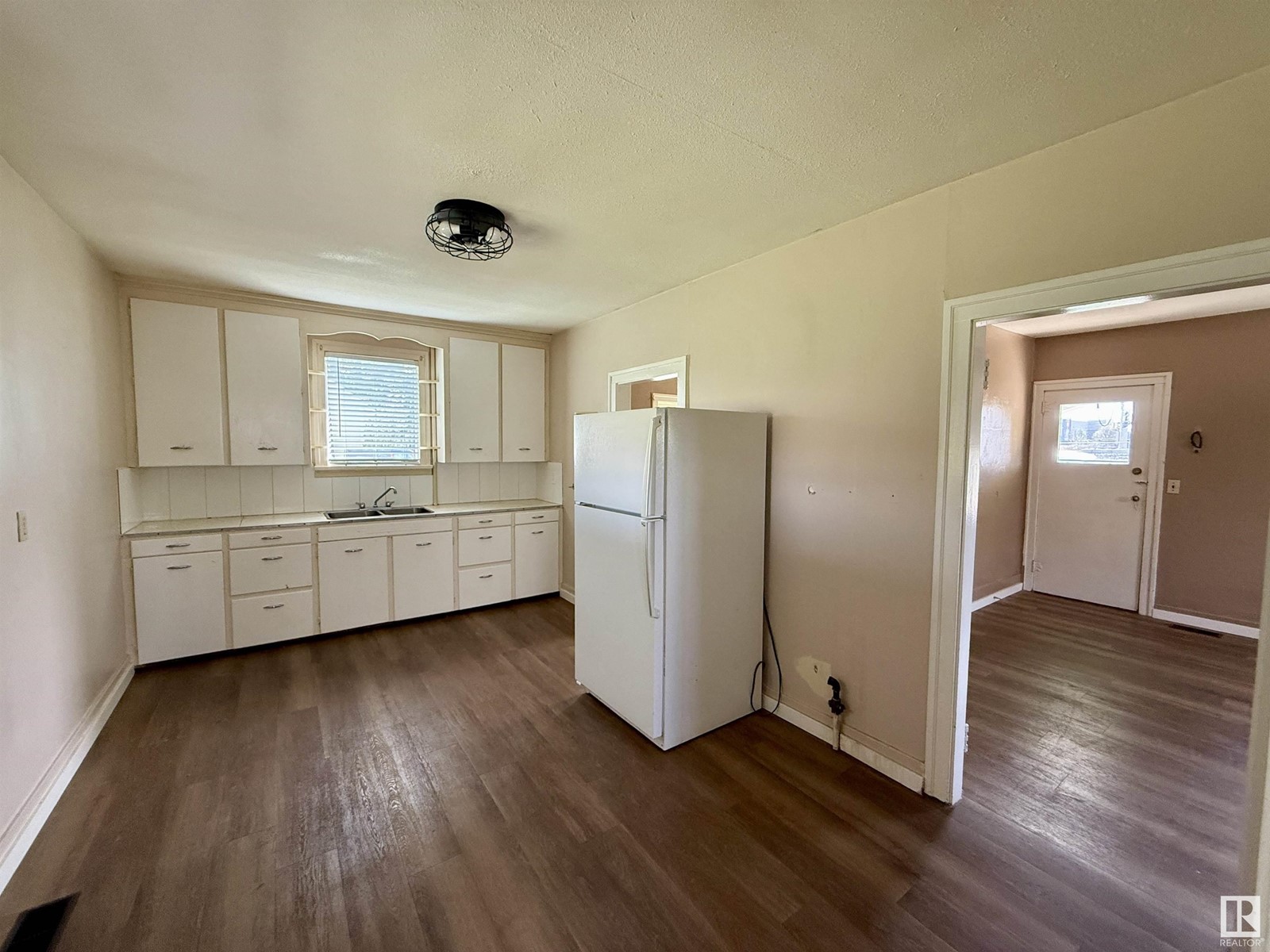 Photo 6 of 4917 47 Av, Stony Plain AB