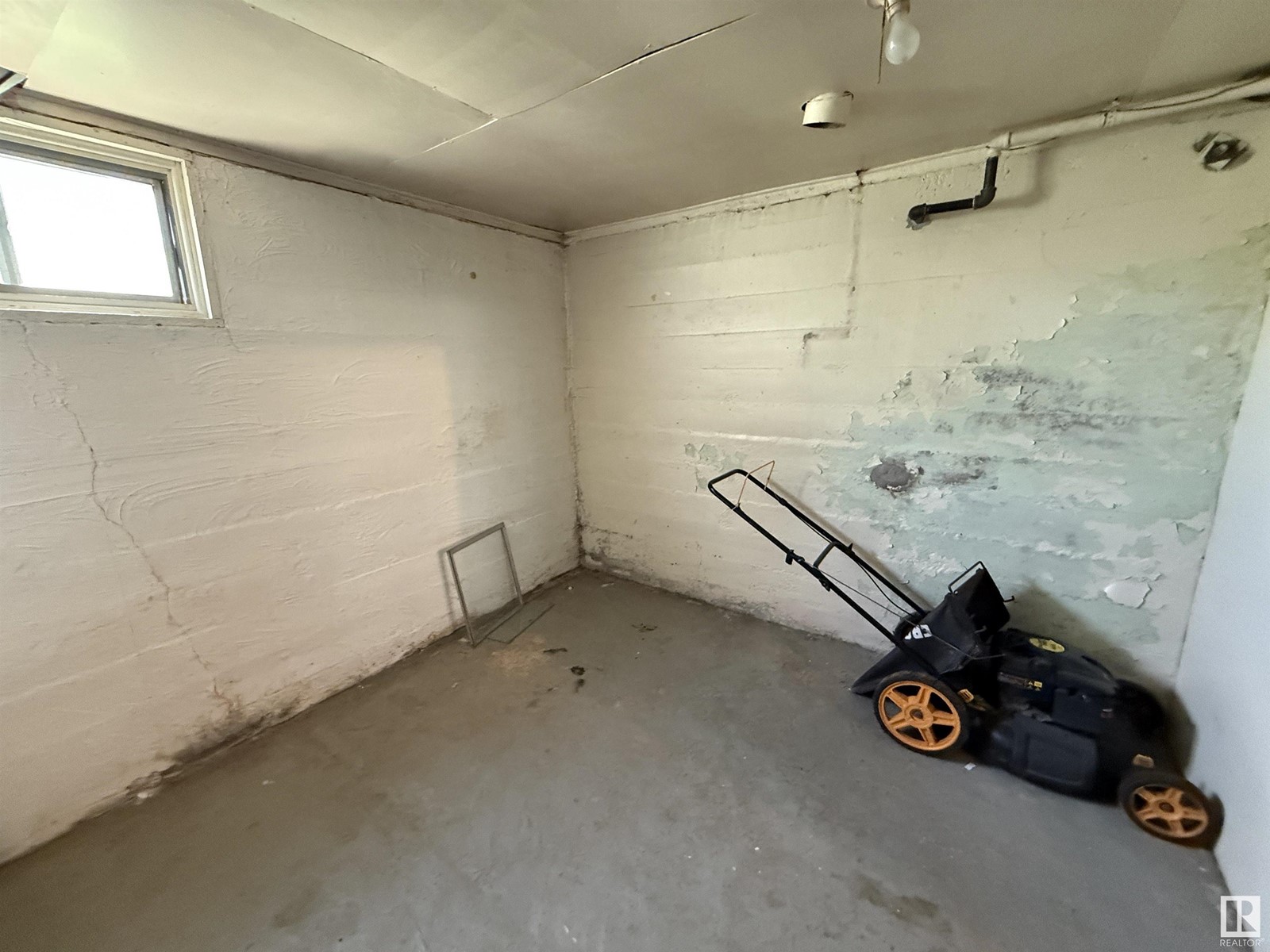 Photo 11 of 4917 47 Av, Stony Plain AB