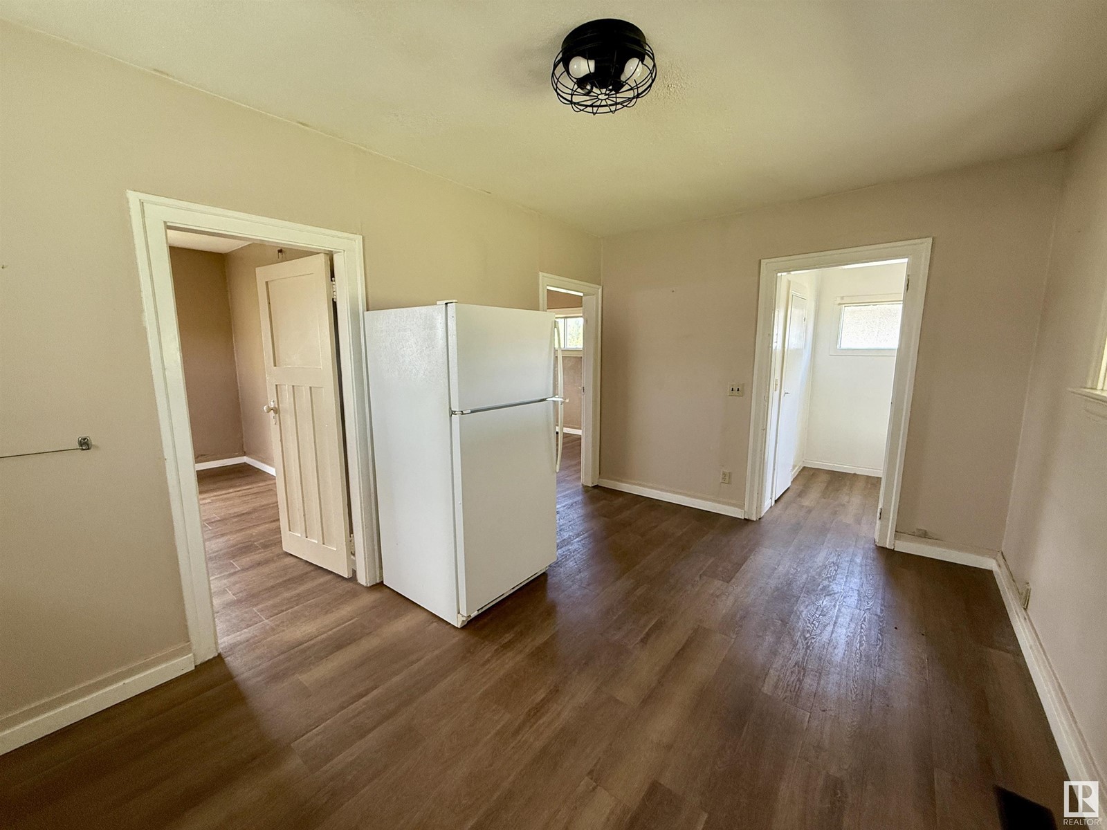 Photo 5 of 4917 47 Av, Stony Plain AB
