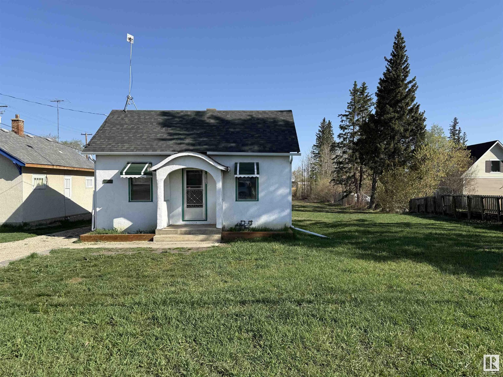 Photo 2 of 4917 47 Av, Stony Plain AB