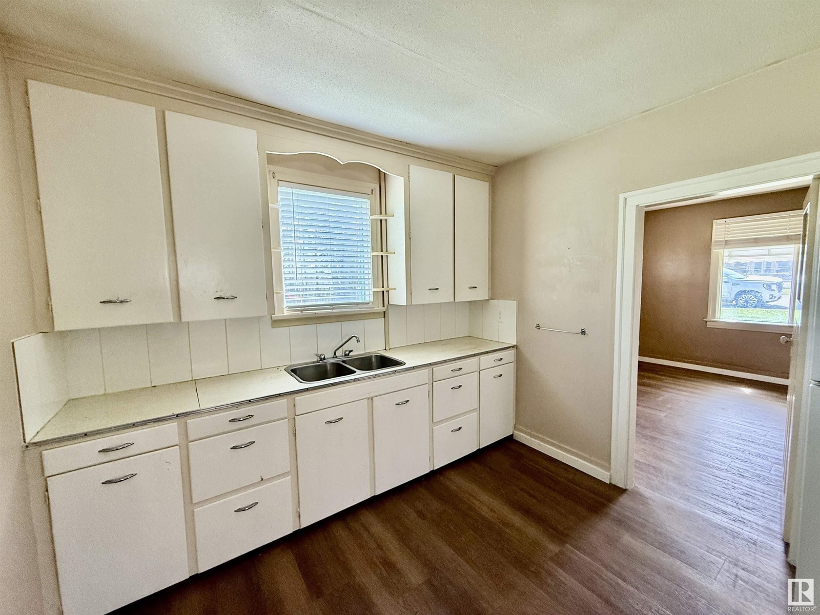 Photo 3 of 4917 47 Av, Stony Plain AB