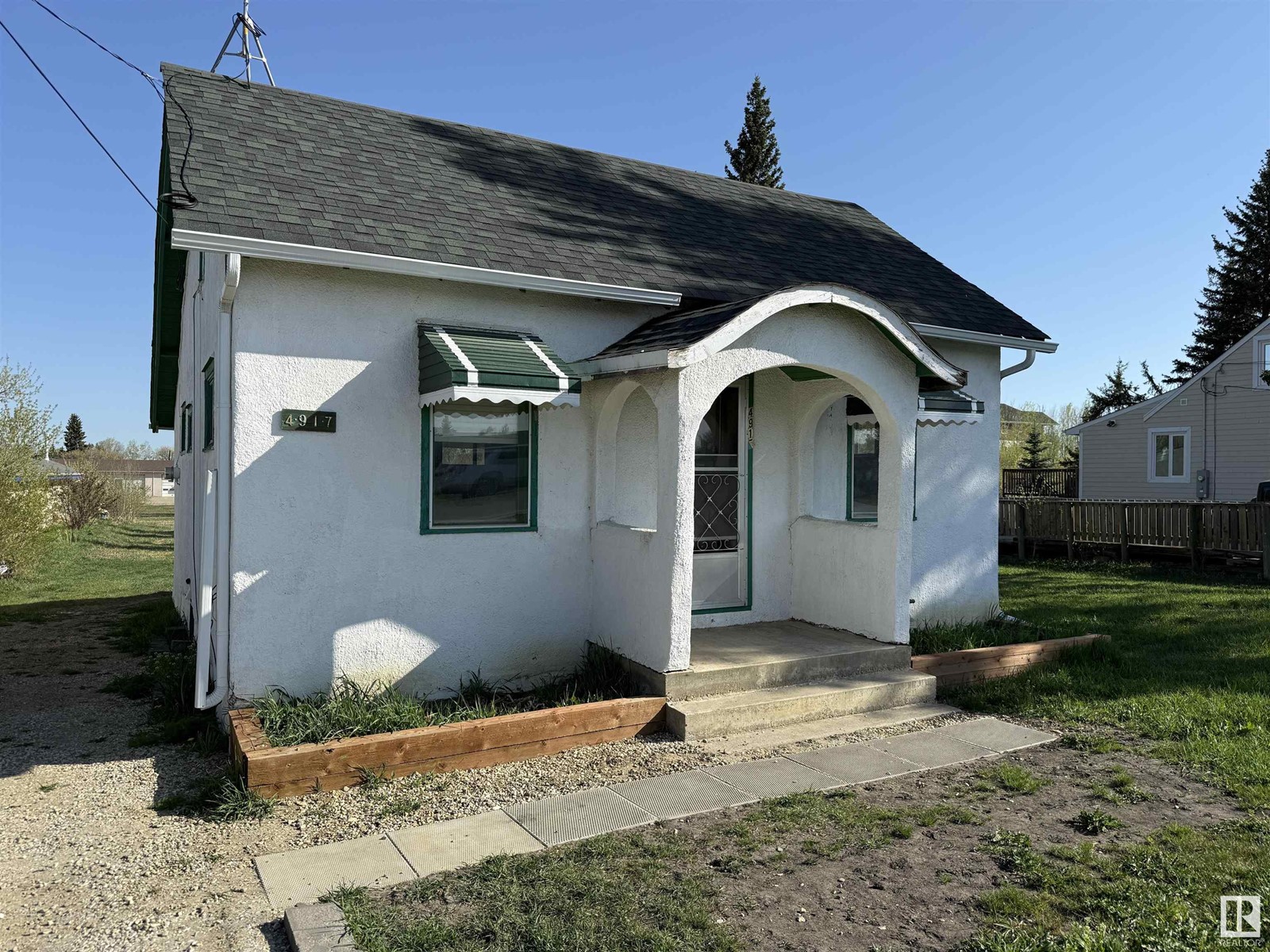Photo 1 of 4917 47 Av, Stony Plain AB