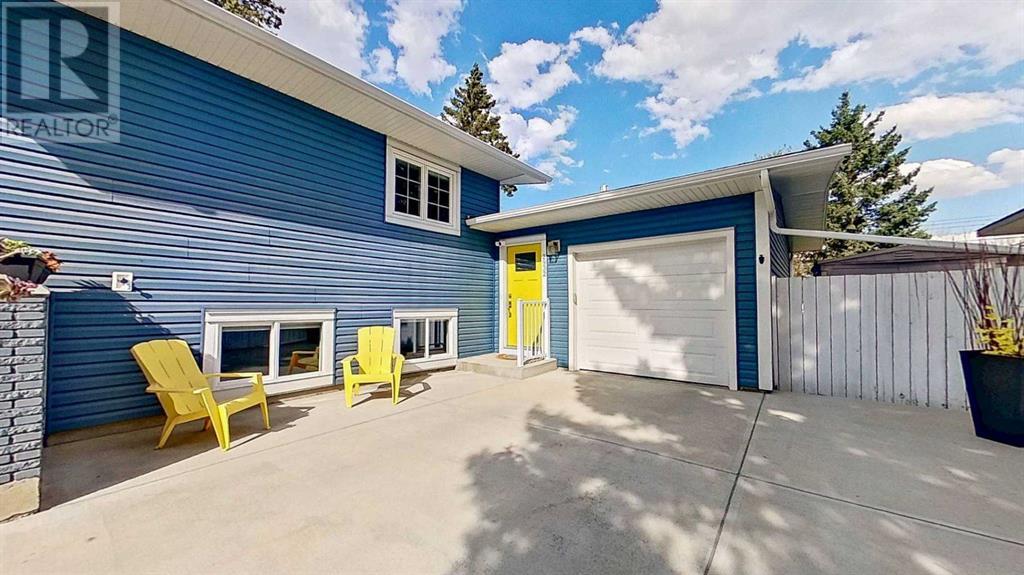 Single Family House 3 Level for Sale in  Lathom Crescent SW Lakeview Calgary 