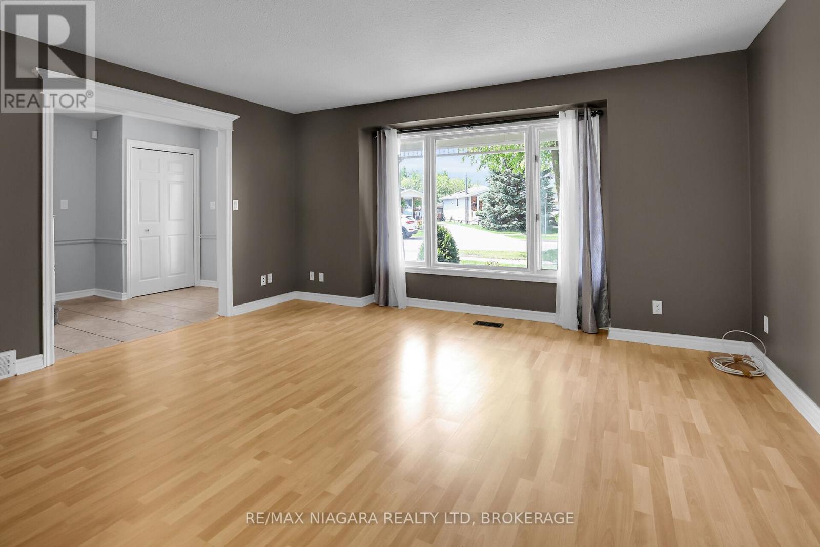 Photo 21 of 5993 Crimson Drive, Niagara Falls ON