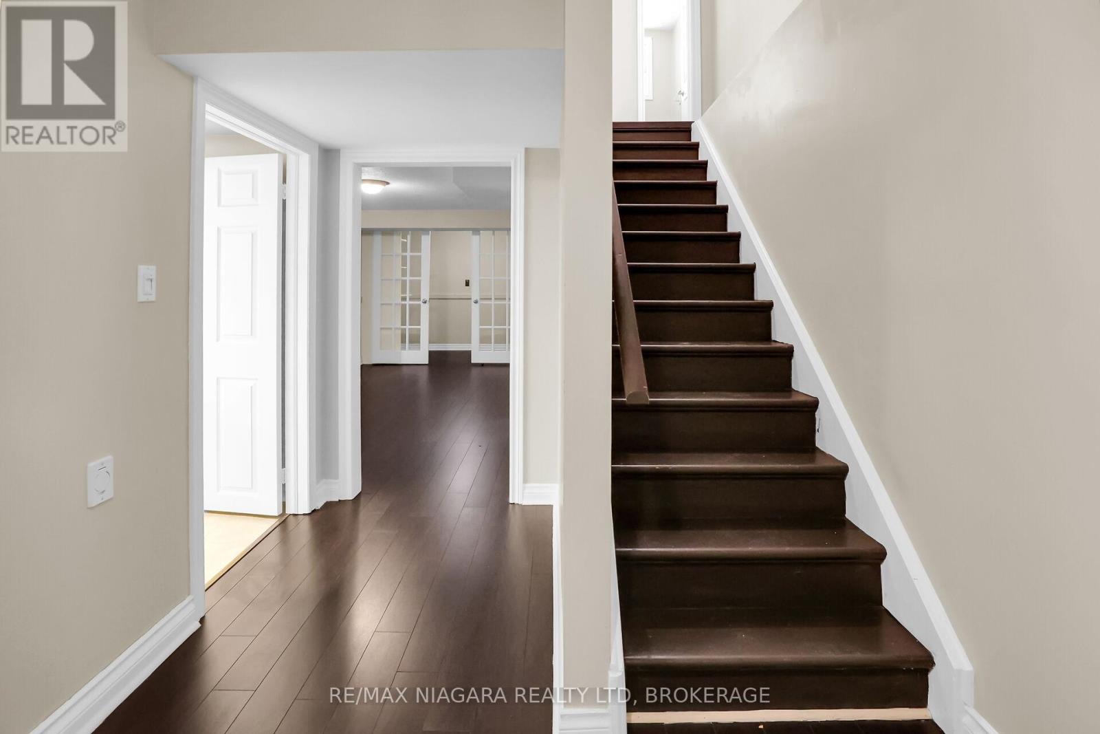 Photo 15 of 5993 Crimson Drive, Niagara Falls ON
