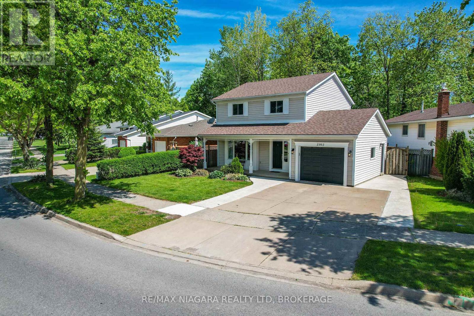 Photo 4 of 5993 Crimson Drive, Niagara Falls ON
