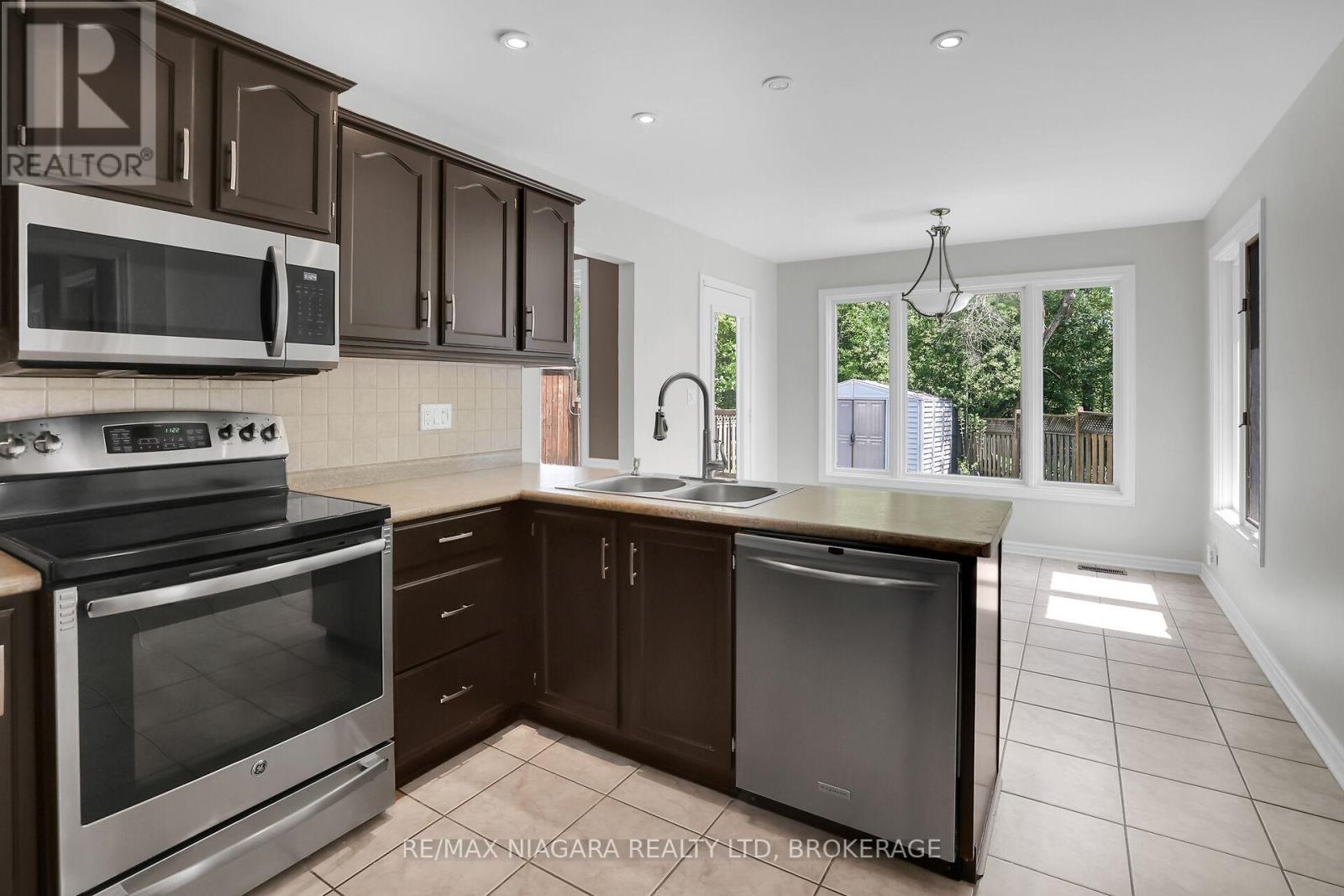 Photo 16 of 5993 Crimson Drive, Niagara Falls ON