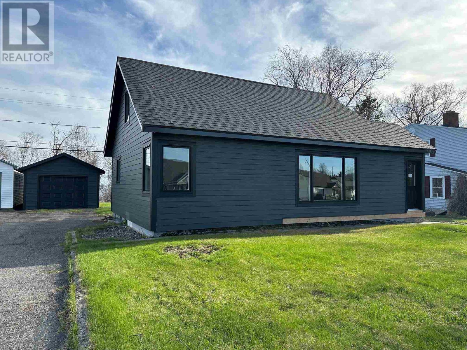 Photo 1 of 16 Elizabeth Ave, Terrace Bay ON