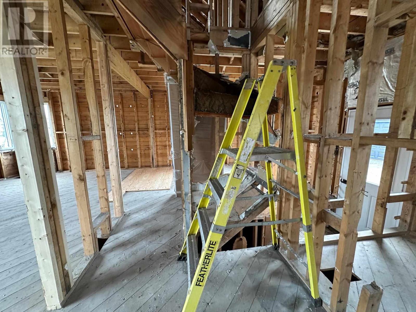Photo 11 of 16 Elizabeth Ave, Terrace Bay ON