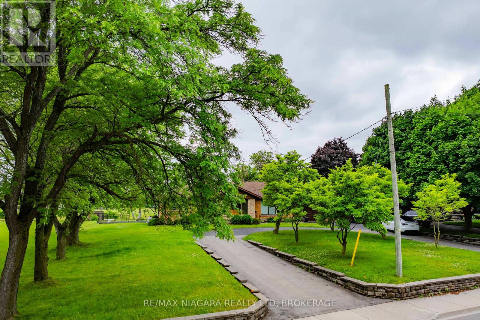 Photo 2 of 6378 Mountain Road, Niagara Falls ON