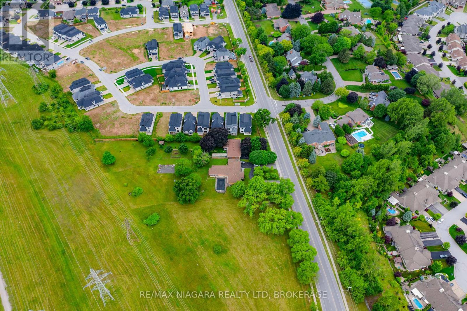 Photo 3 of 6378 Mountain Road, Niagara Falls ON
