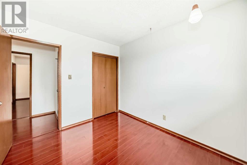 Single Family House Bi-level for Sale in  Barron Drive NW Brentwood Calgary 