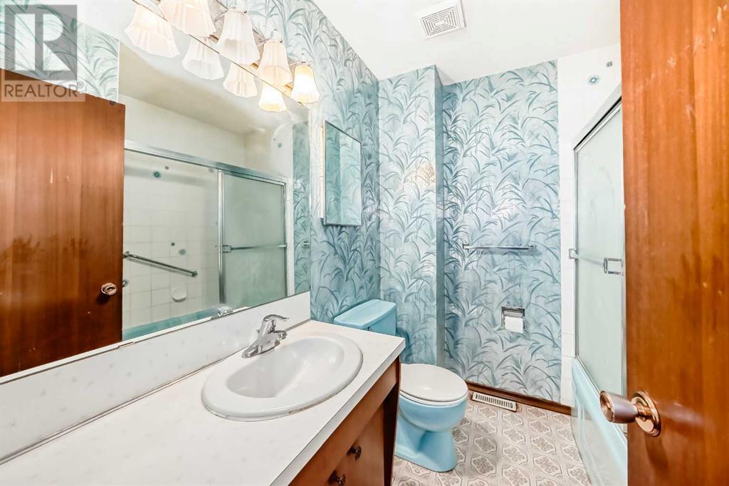 Single Family House Bi-level for Sale in  Barron Drive NW Brentwood Calgary 
