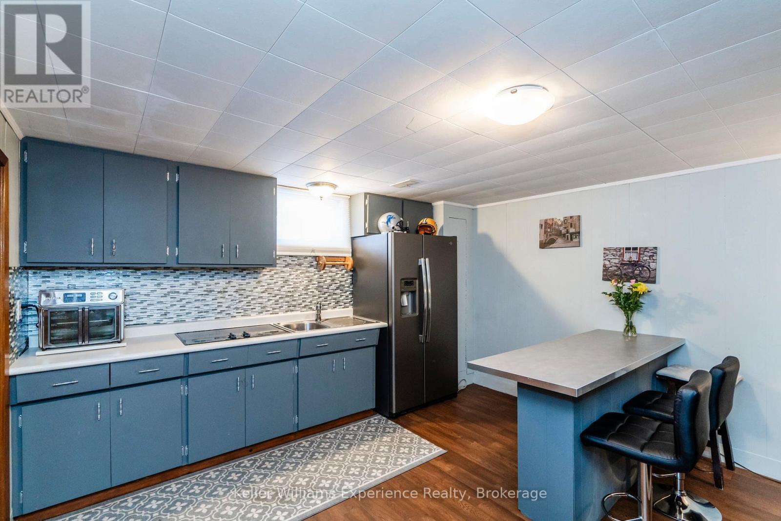 Photo 11 of 768 Bay Street, Midland ON