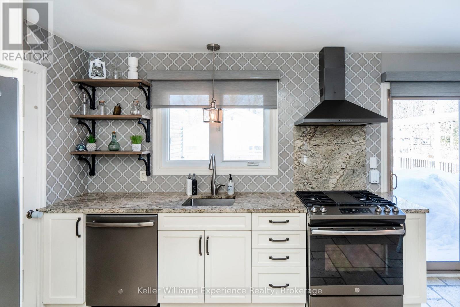 Photo 26 of 768 Bay Street, Midland ON