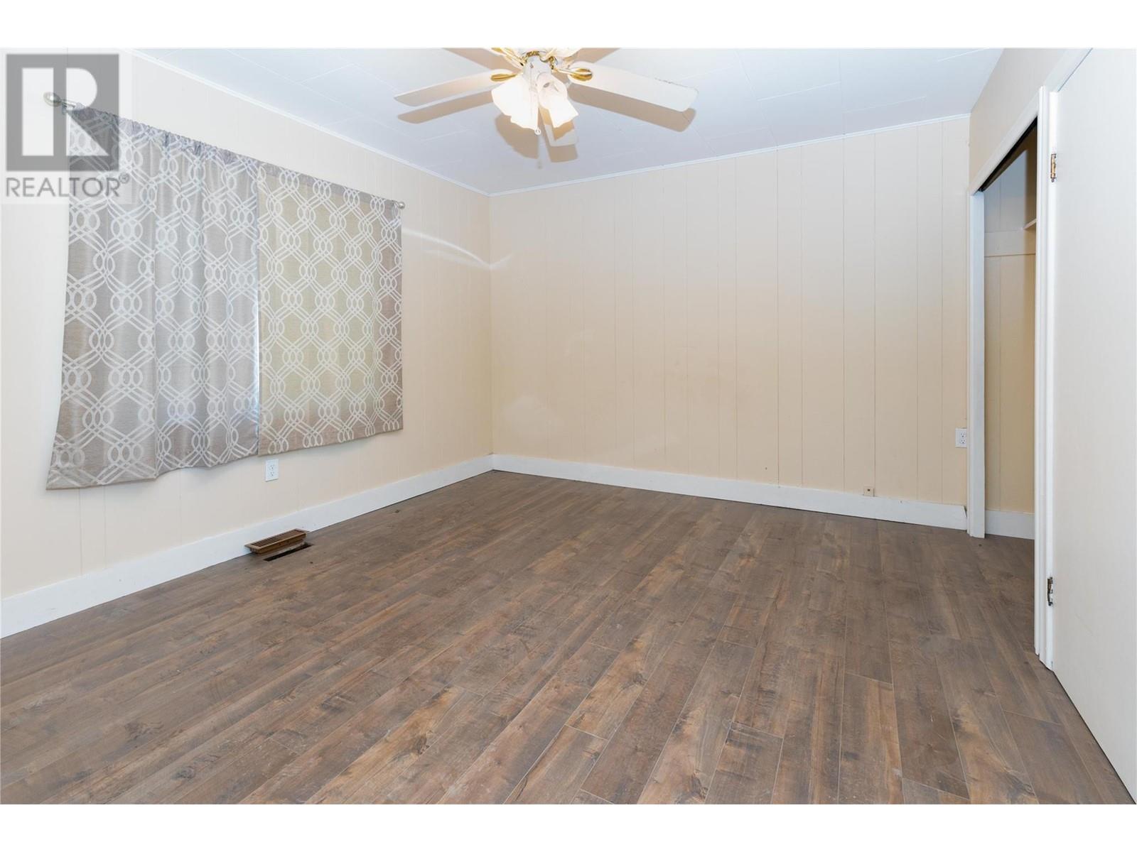 4251 Mikkelson Frontage Road, Tappen