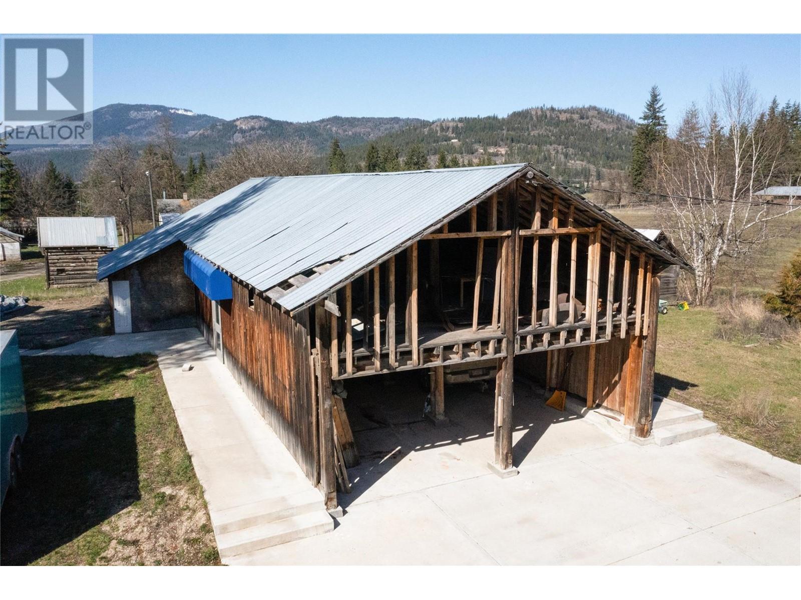4251 Mikkelson Frontage Road, Tappen