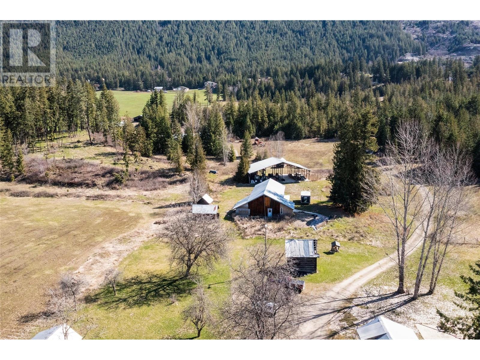 4251 Mikkelson Frontage Road, Tappen