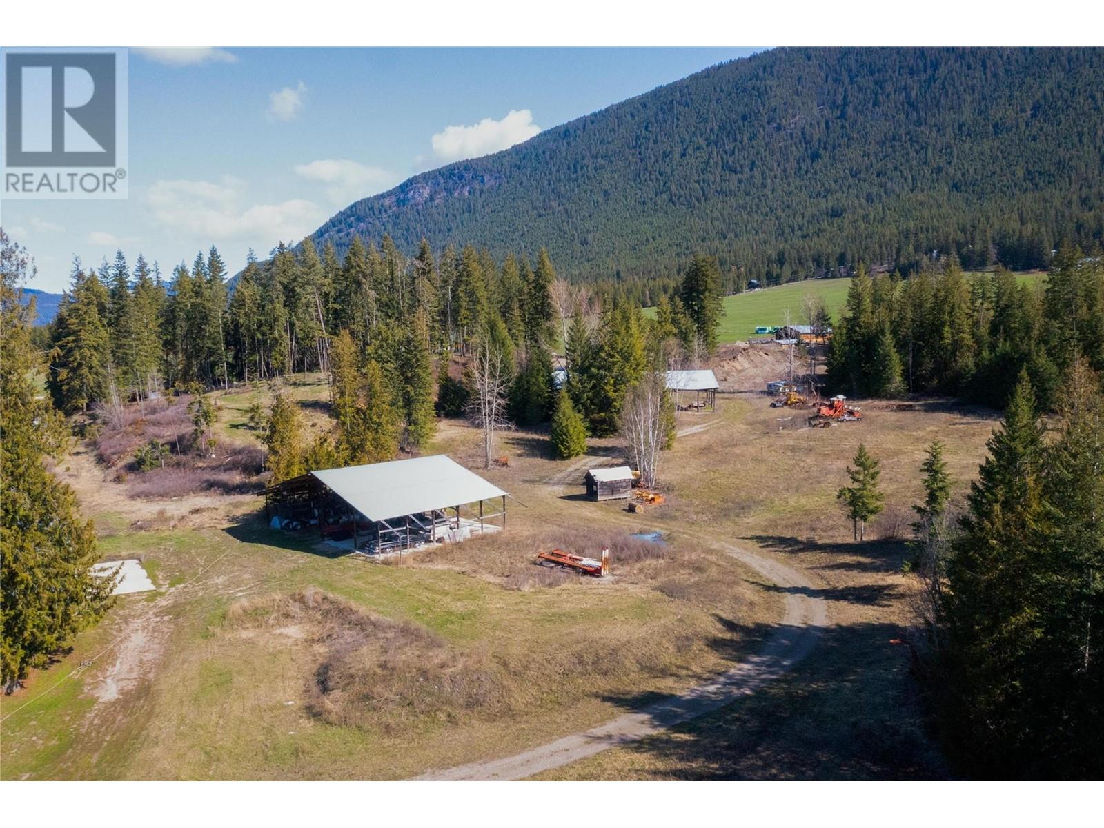 4251 Mikkelson Frontage Road, Tappen