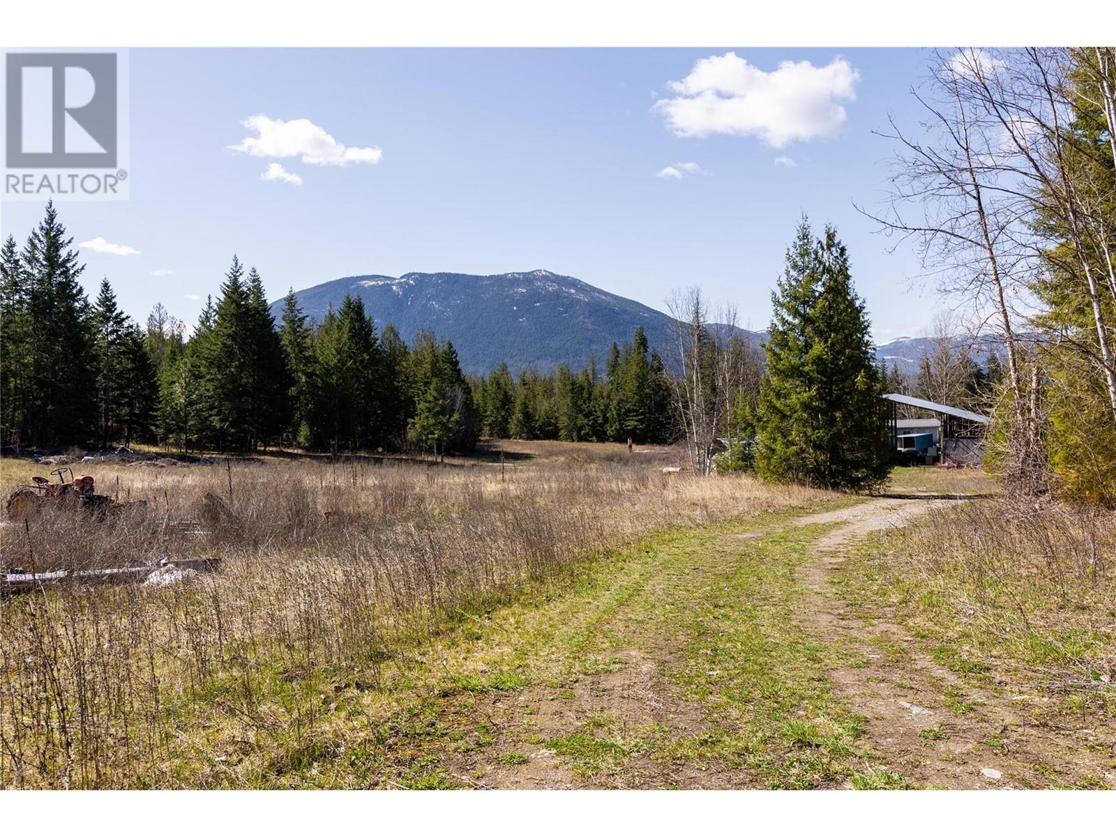 4251 Mikkelson Frontage Road, Tappen