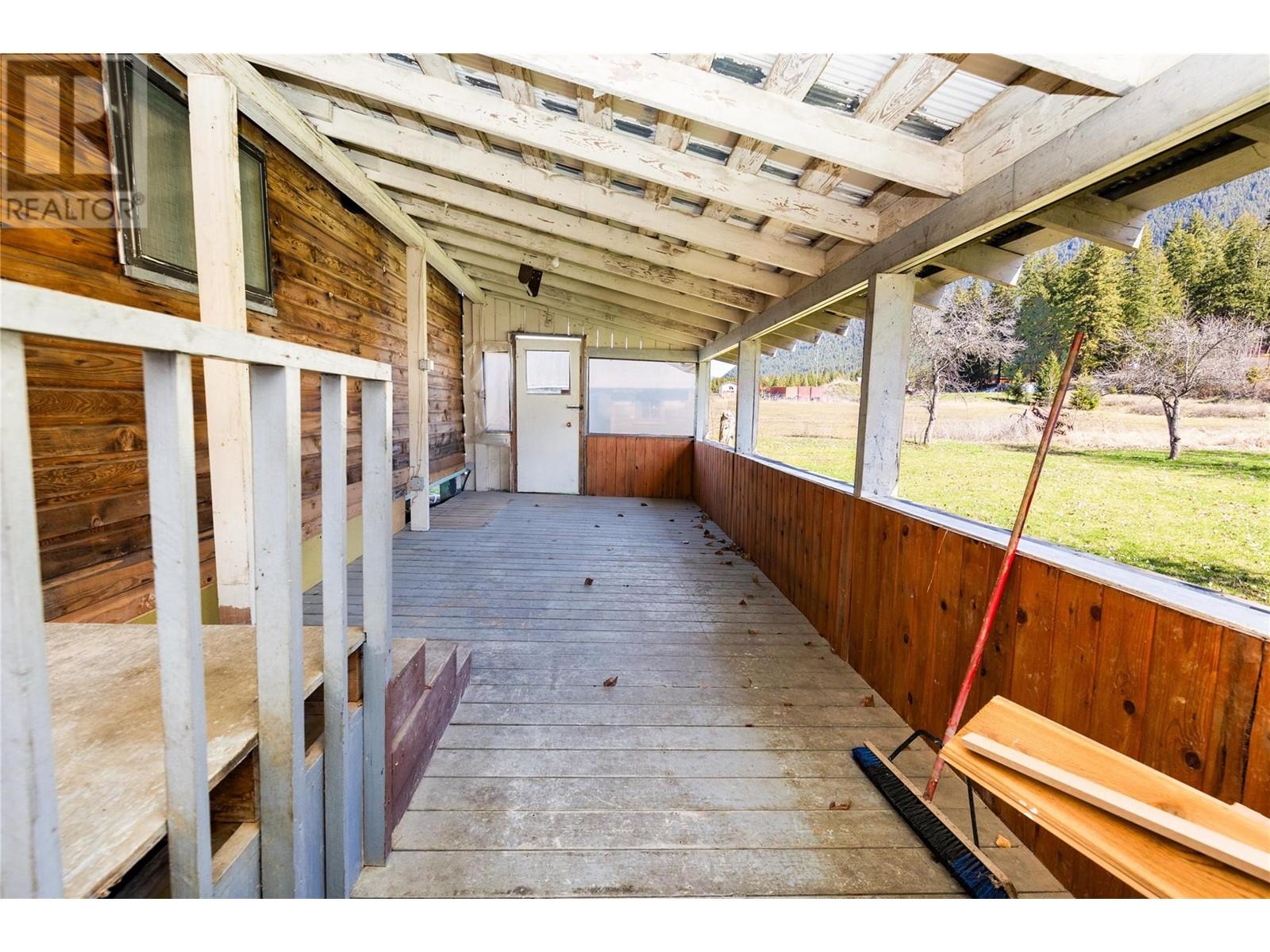 4251 Mikkelson Frontage Road, Tappen