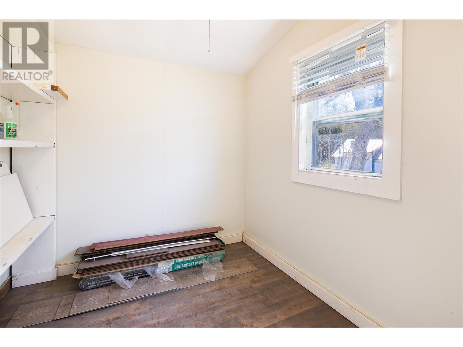 4251 Mikkelson Frontage Road, Tappen