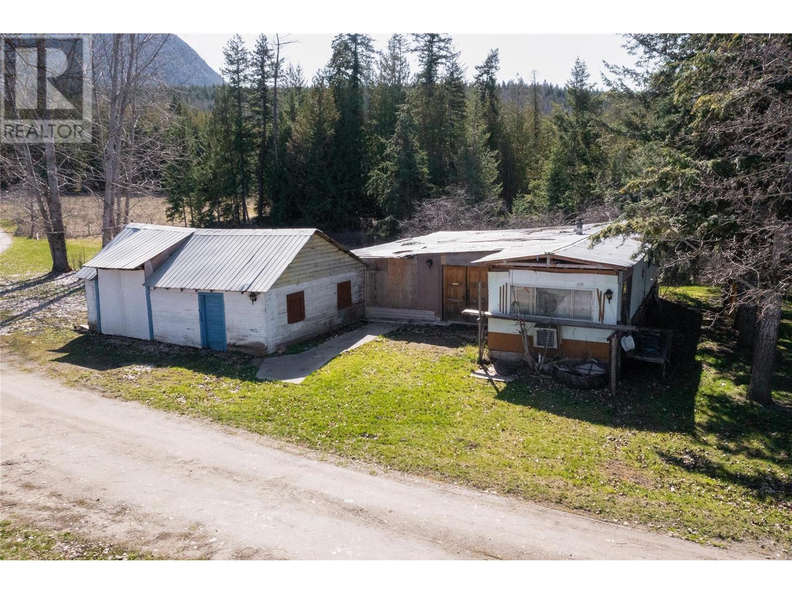 4251 Mikkelson Frontage Road, Tappen