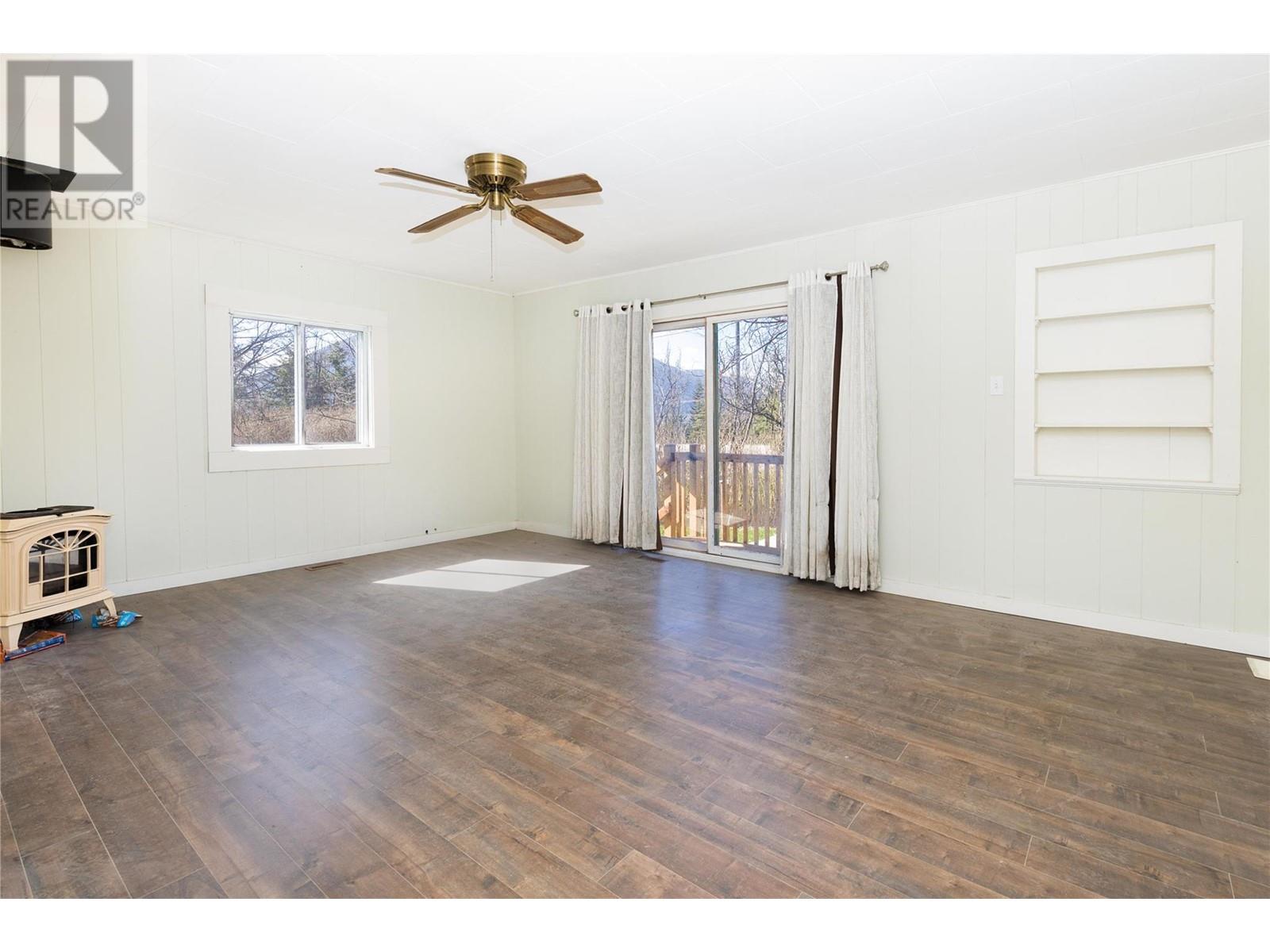  4251 Mikkelson Frontage Road, Tappen