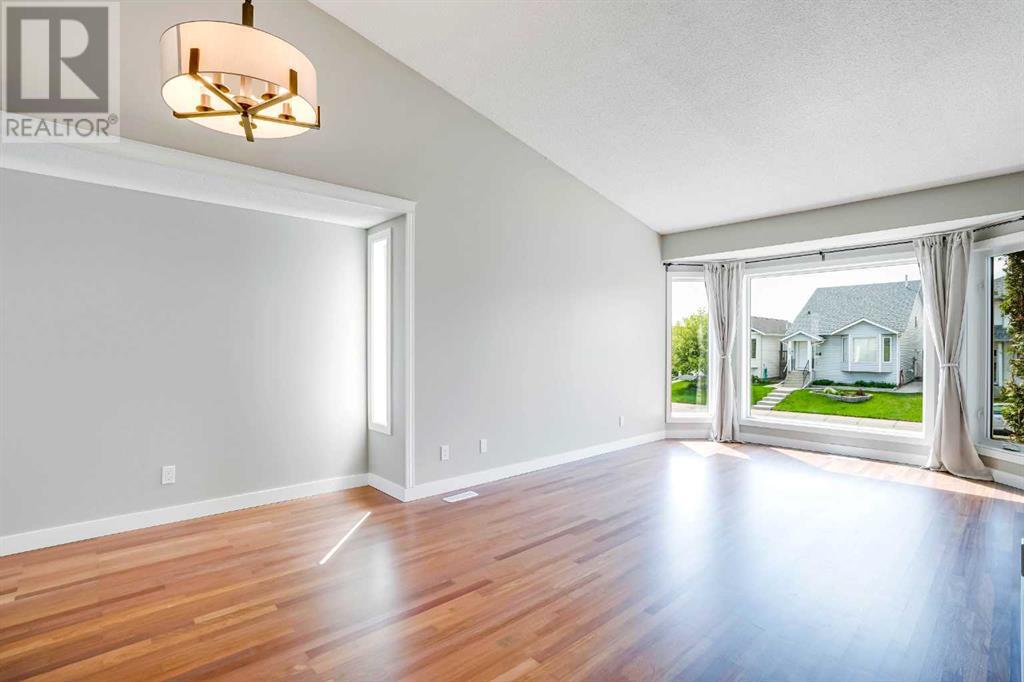 Single Family House 4 Level for Sale in  Erin Woods Drive SE Erin Woods Calgary 