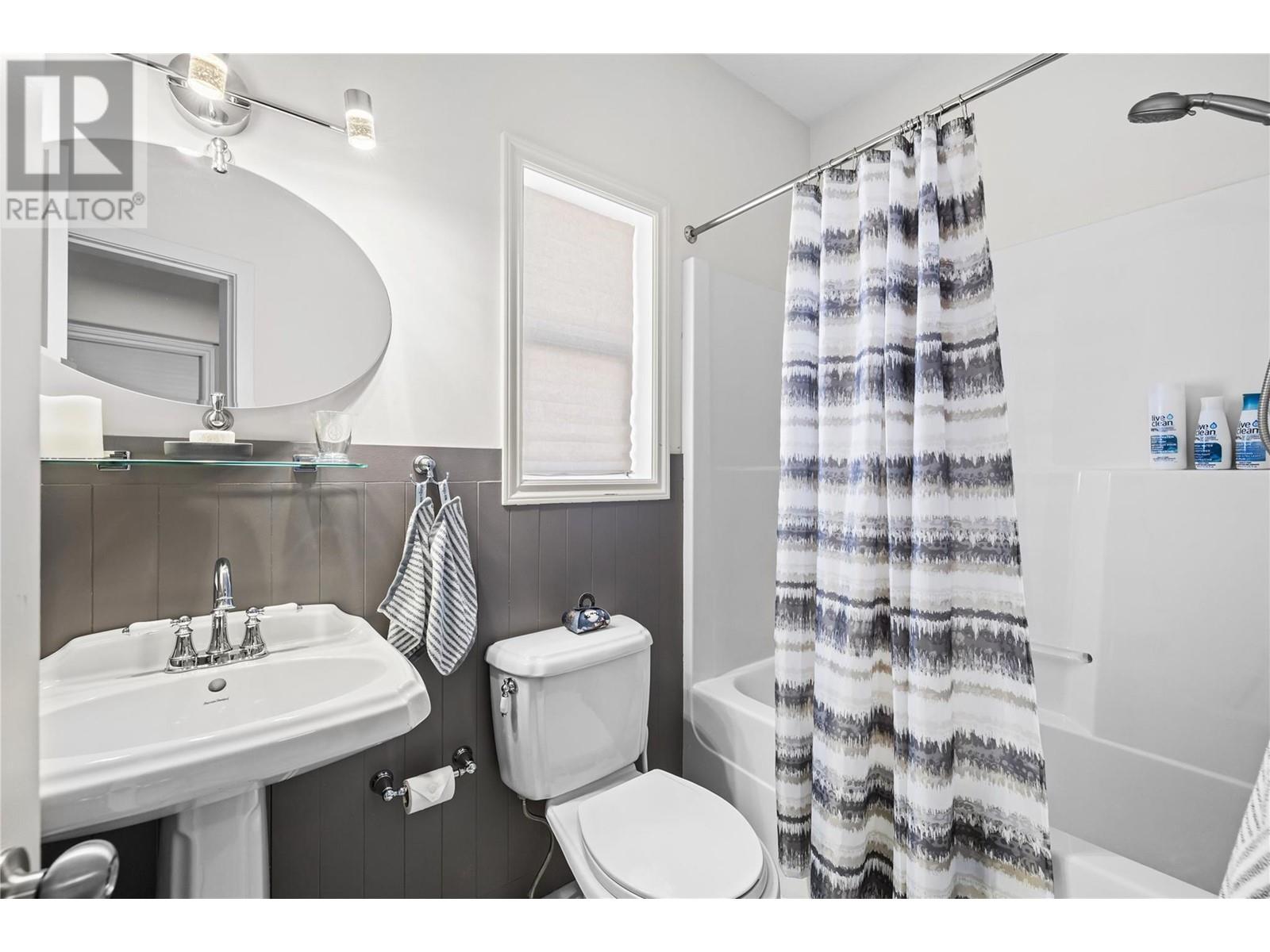  355 McCarren Avenue, Kelowna