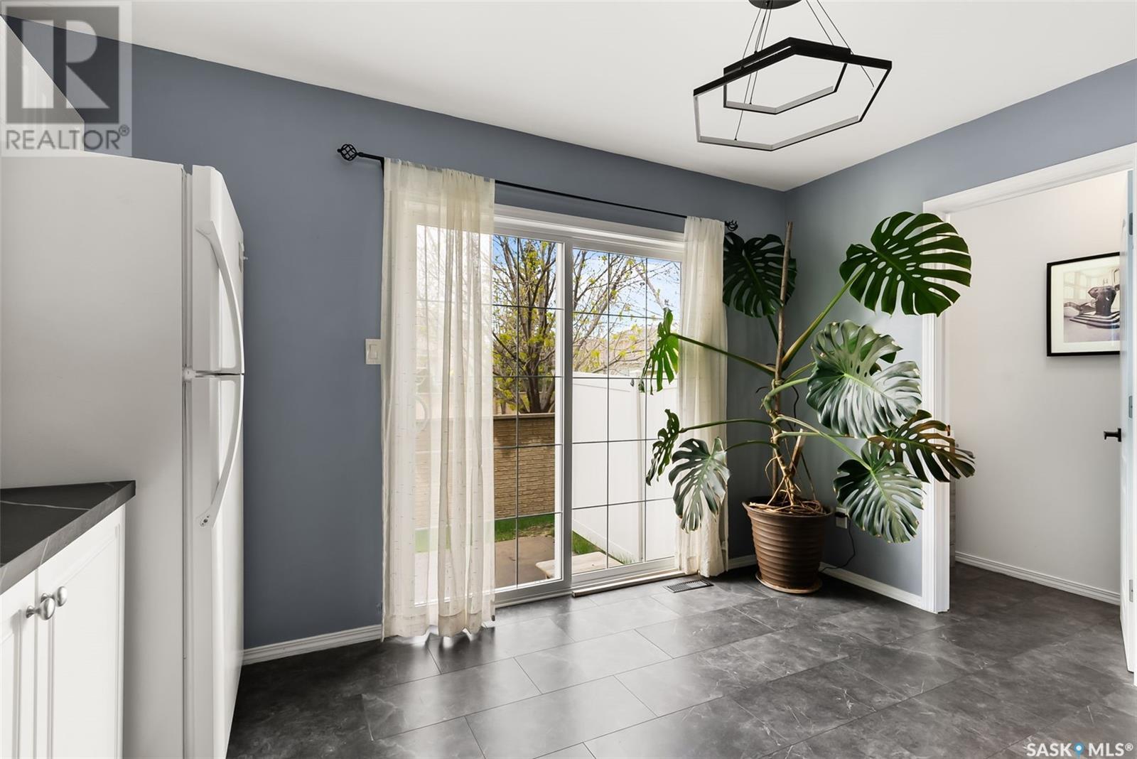Single Family House 2 Level for Sale in  Cranbourn CRESCENT Regina 