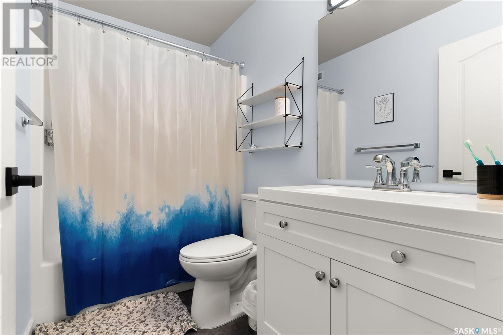 Single Family House 2 Level for Sale in  Cranbourn CRESCENT Regina 