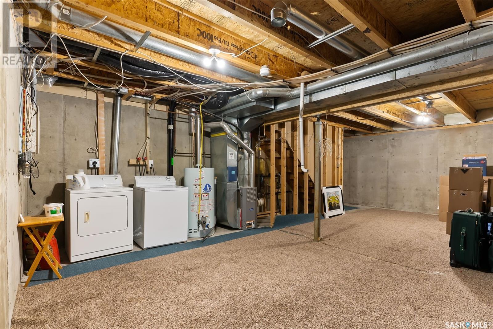 Single Family House 2 Level for Sale in  Cranbourn CRESCENT Regina 