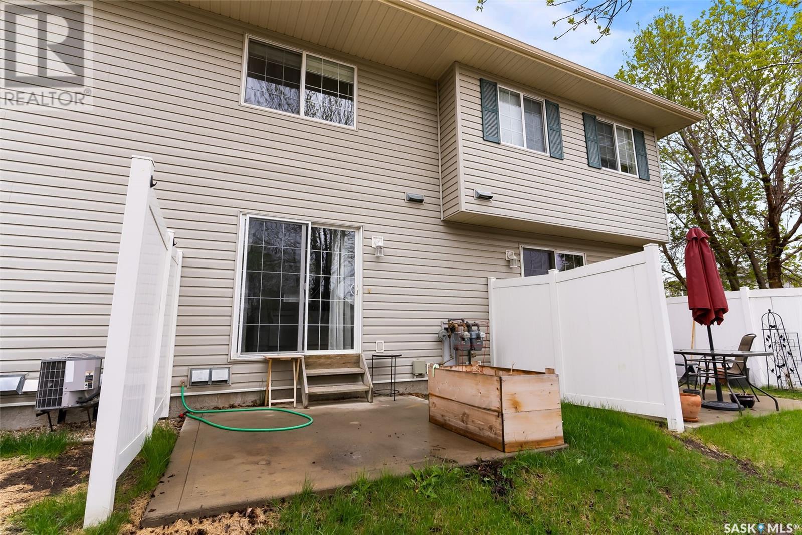 Single Family House 2 Level for Sale in  Cranbourn CRESCENT Regina 