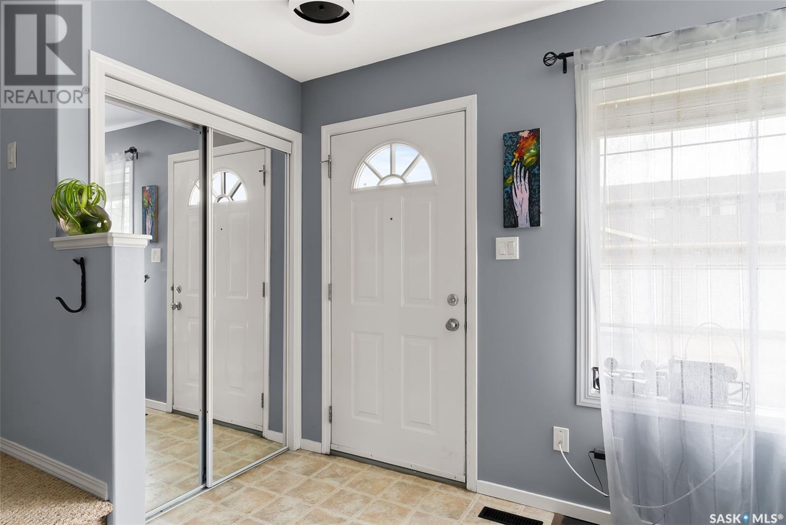 Single Family House 2 Level for Sale in  Cranbourn CRESCENT Regina 