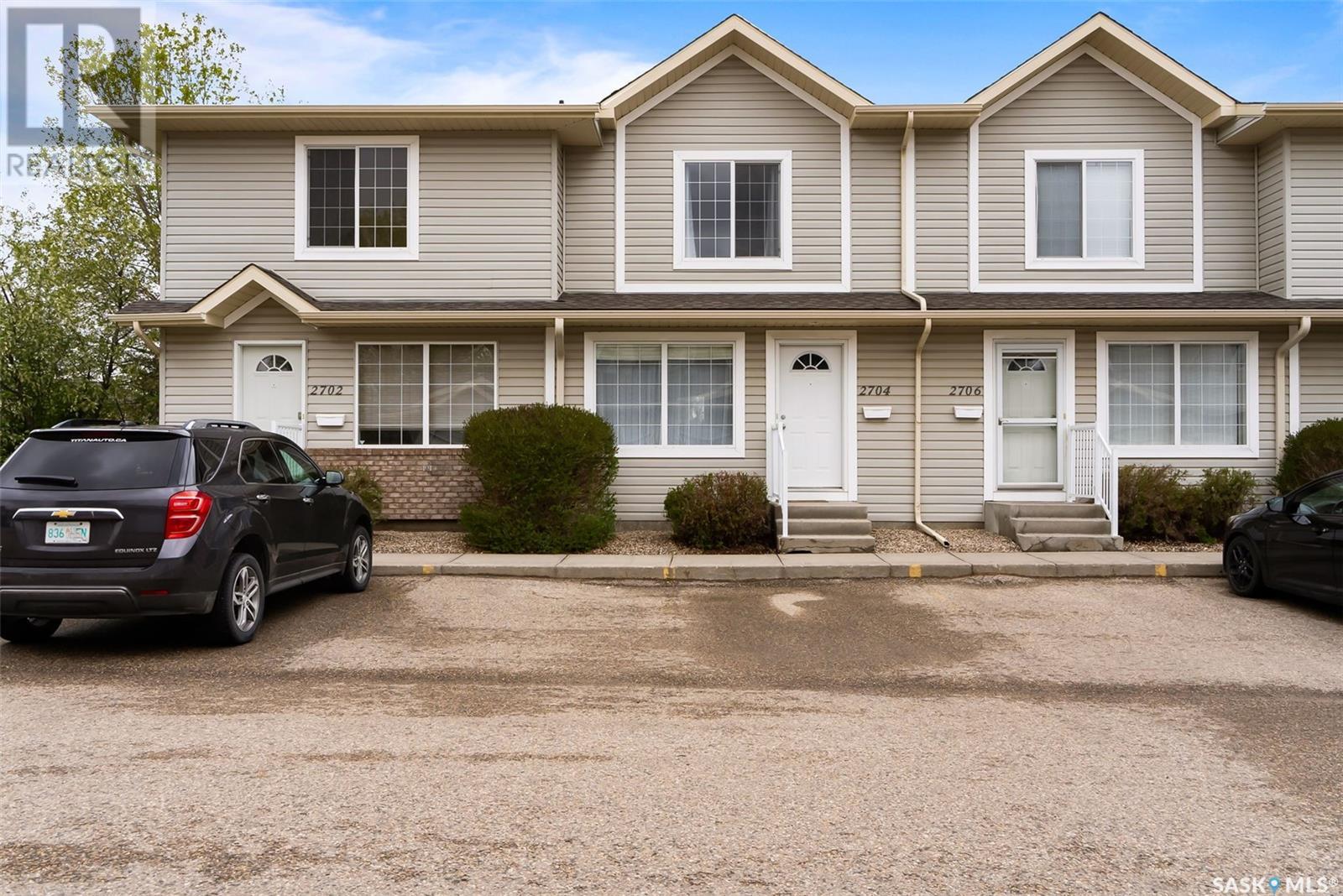 Single Family House 2 Level for Sale in  Cranbourn CRESCENT Regina 