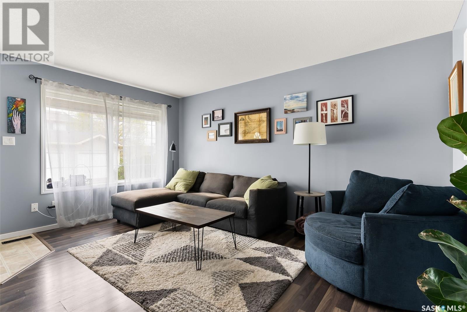 Single Family House 2 Level for Sale in  Cranbourn CRESCENT Regina 