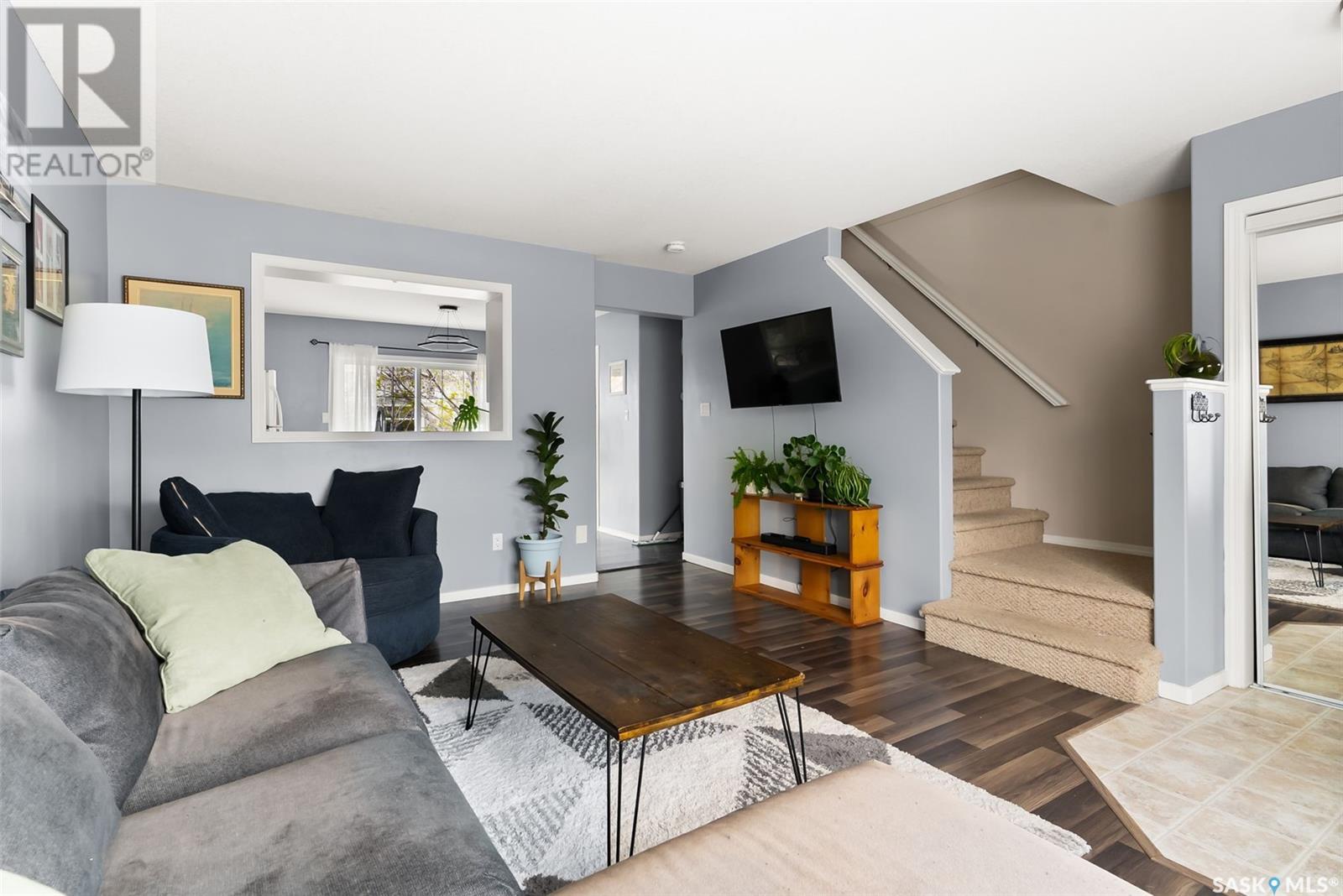 Single Family House 2 Level for Sale in  Cranbourn CRESCENT Regina 