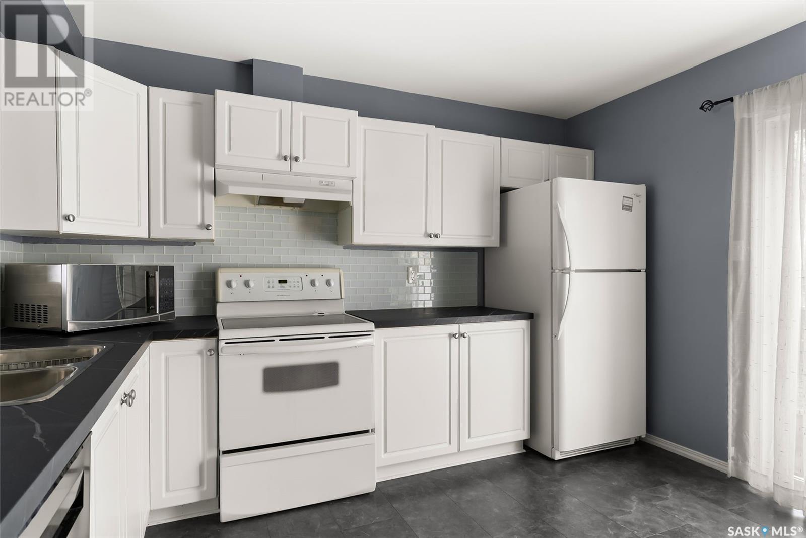 Single Family House 2 Level for Sale in  Cranbourn CRESCENT Regina 