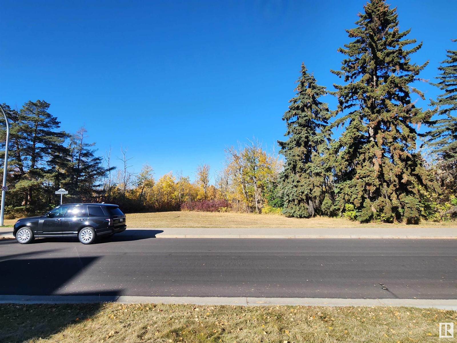 Photo 4 of 9019 Saskatchewan Dr Nw, Edmonton AB
