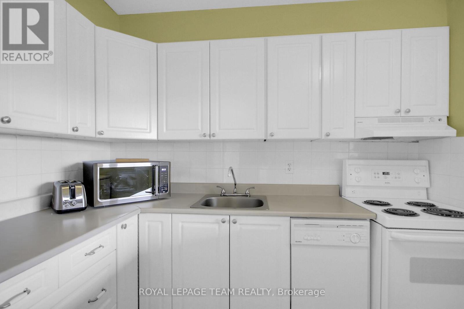 Photo 12 of 306 20 Chesterton Drive, Ottawa ON