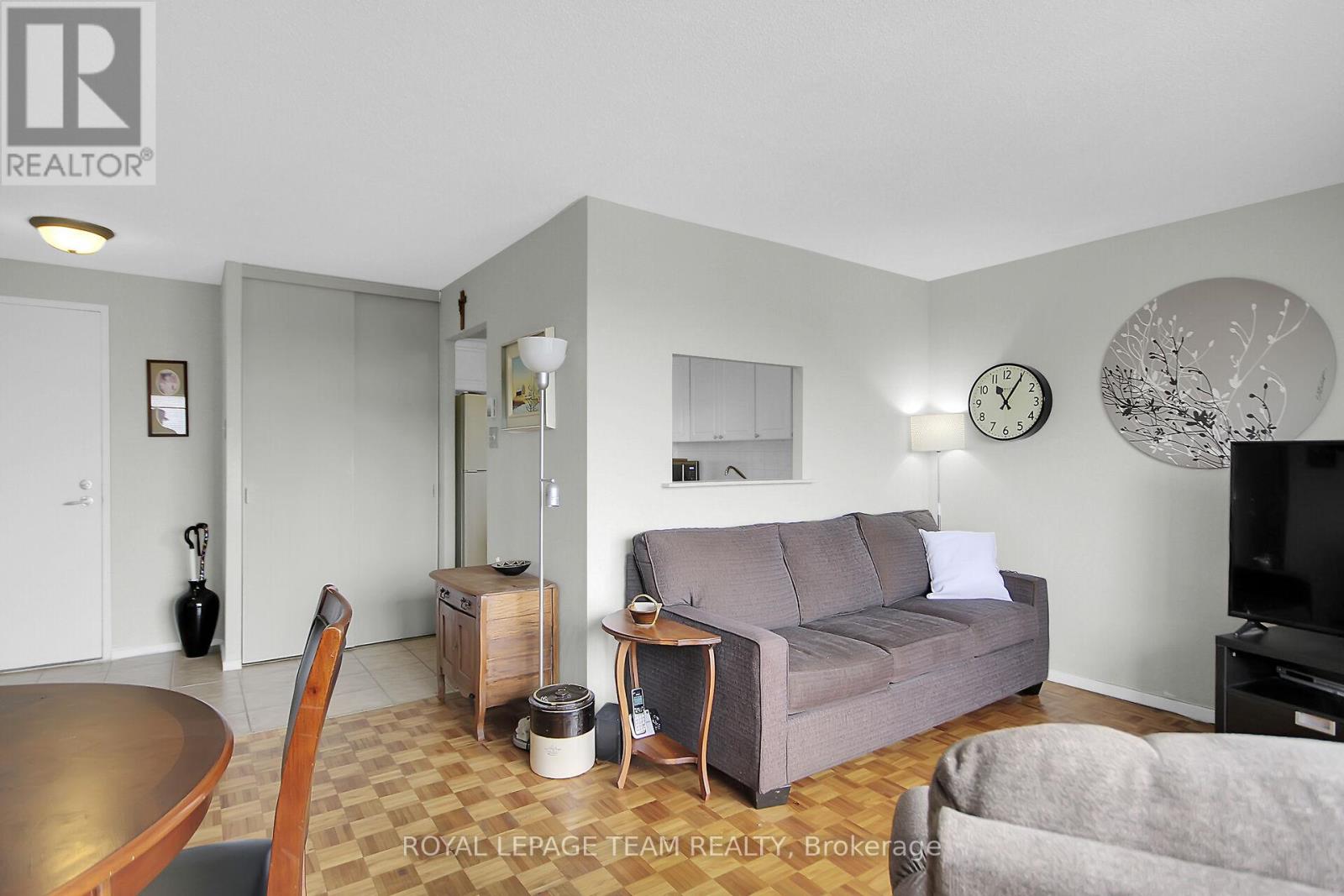 Photo 15 of 306 20 Chesterton Drive, Ottawa ON