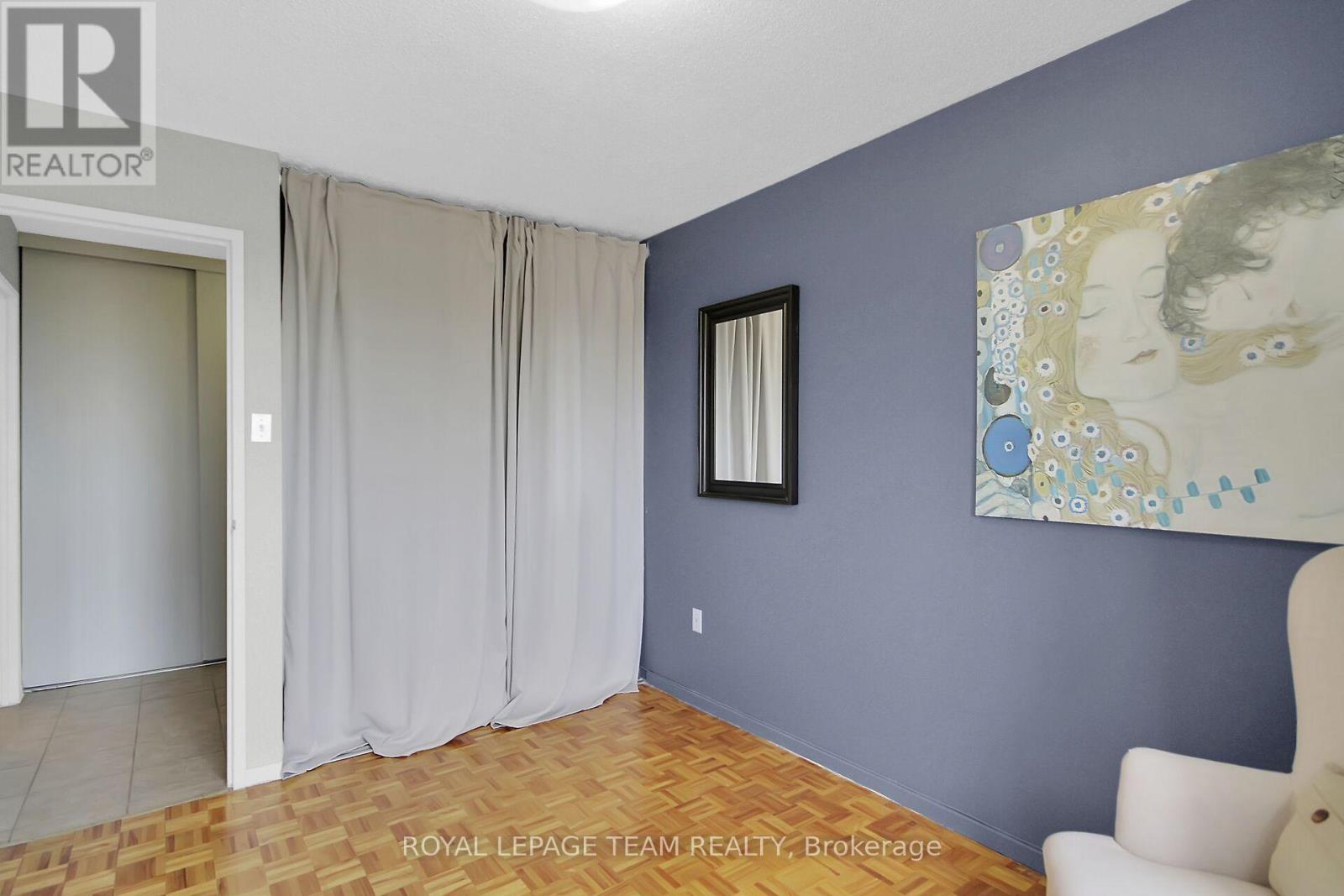 Photo 20 of 306 20 Chesterton Drive, Ottawa ON