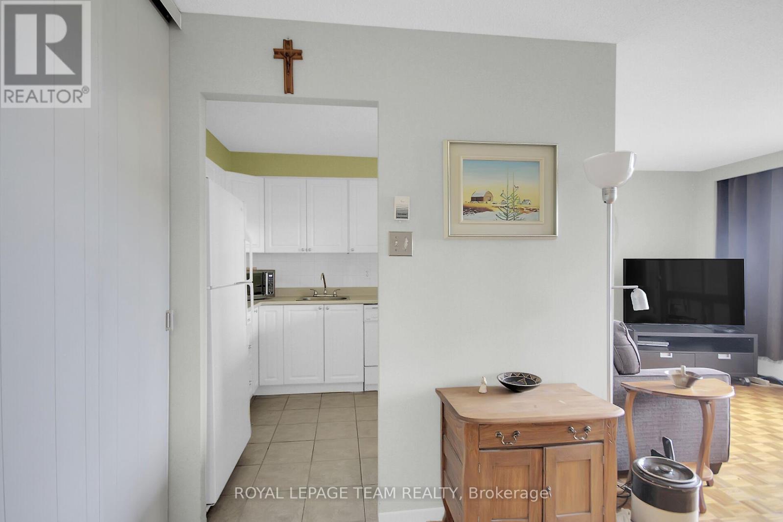 Photo 7 of 306 20 Chesterton Drive, Ottawa ON