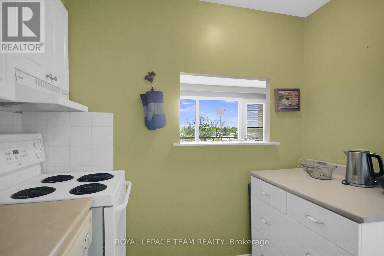 Photo 9 of 306 20 Chesterton Drive, Ottawa ON