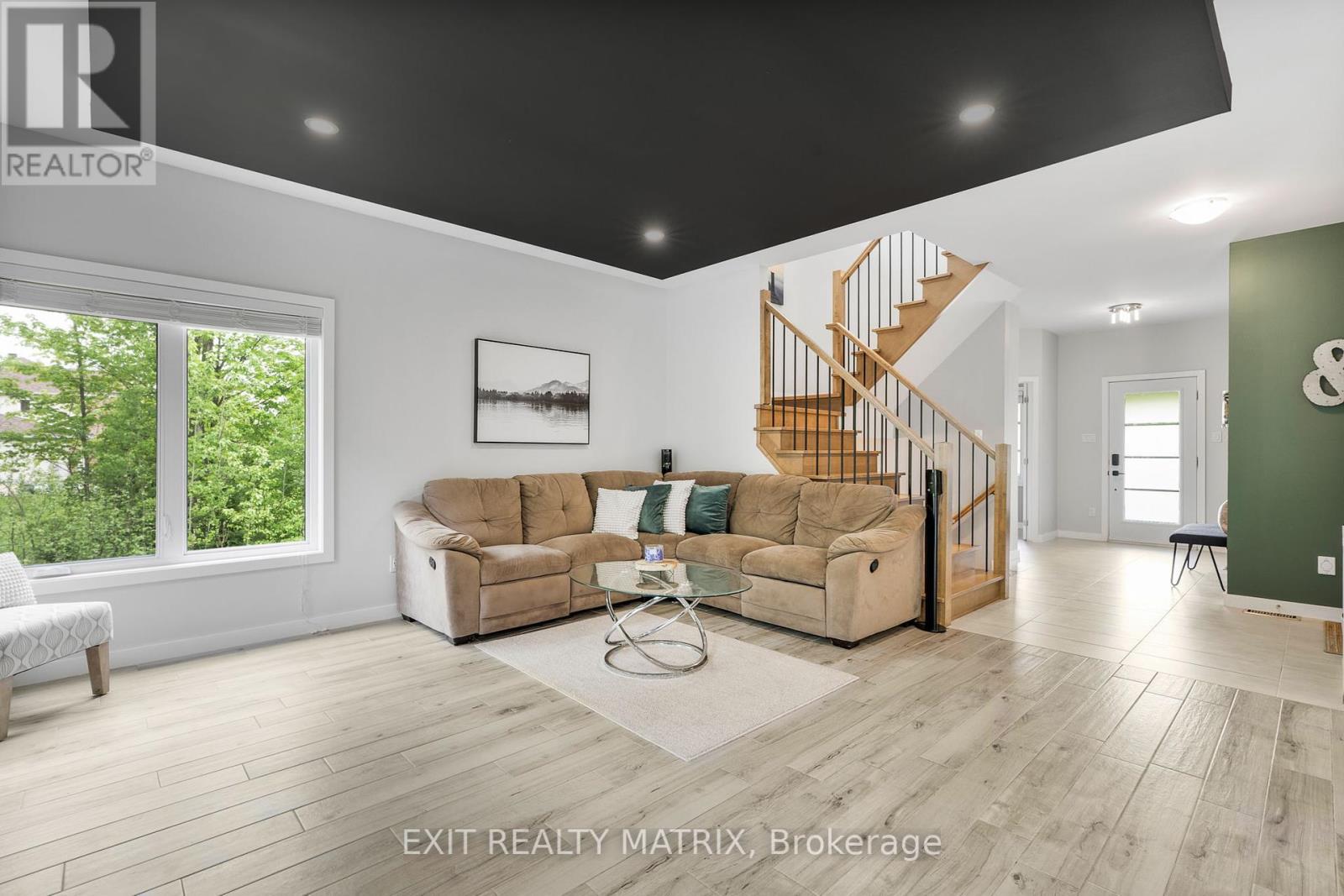 Photo 8 of 1463 Vinette Road, Clarencerockland ON