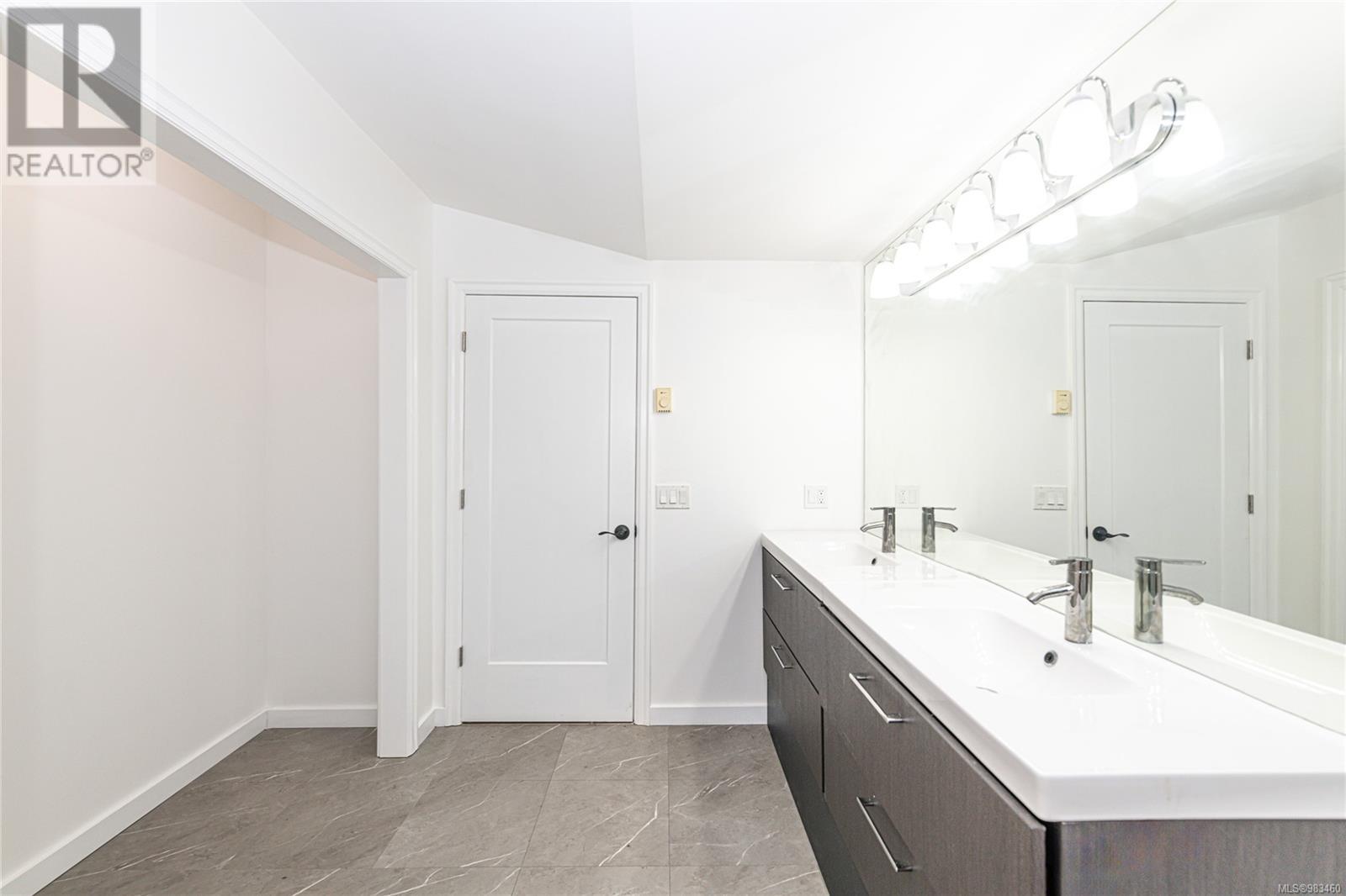 879 Rainbow Rd, Salt Spring