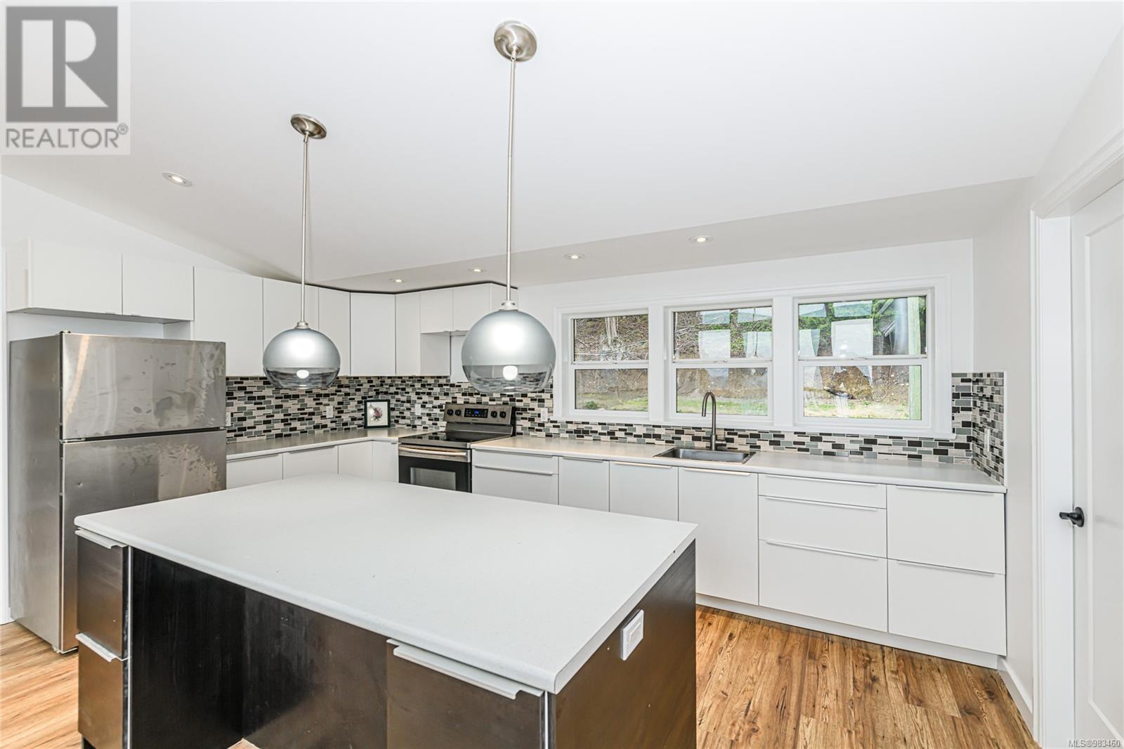 879 Rainbow Rd, Salt Spring